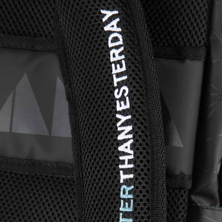 PAKAMA-fitness-backpack-black-shoulder-strap-motivation