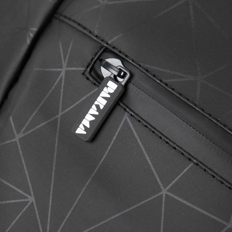 PAKAMA-fitness-backpack-black-front-zipper