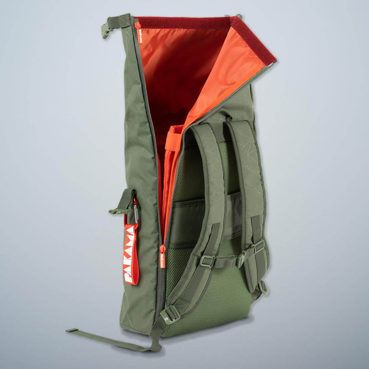 PAKAMA-fitness-backpack-green-back-roll-top-zipper-opened