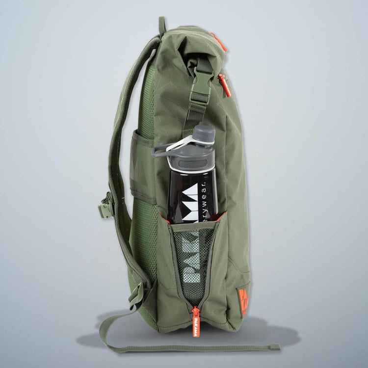 PAKAMA-fitness-backpack-green-side-bottle