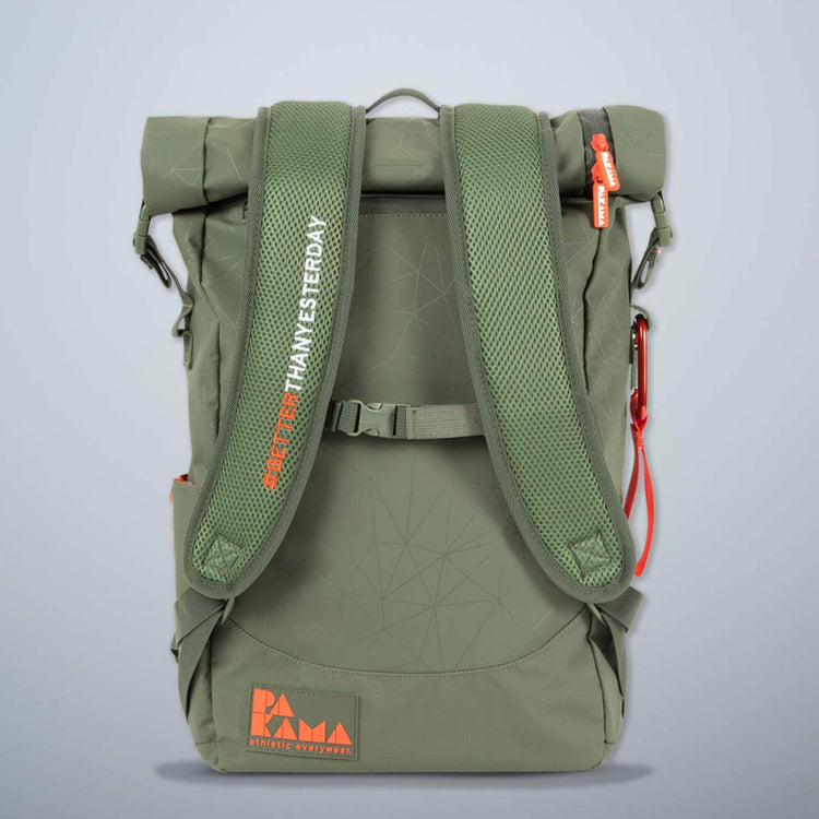 PAKAMA-fitness-backpack-green-front-shoulder-straps
