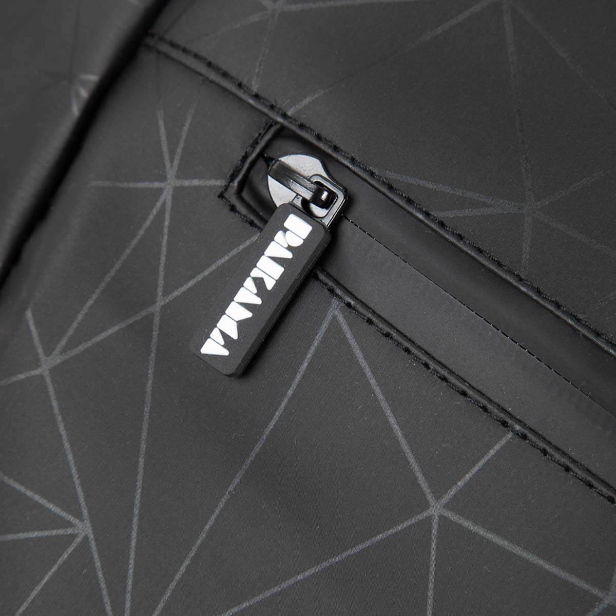 PAKAMA-fitness rucksack-schwarz-front-reißverschluss
