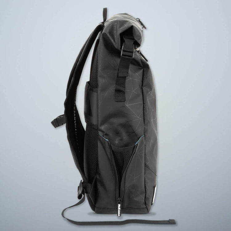 PAKAMA-fitness rucksack-schwarz-seite-flaschenhalter-reißverschluss